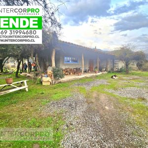 SE VENDE PARCELA CON CASA DE DISEÑO RÚSTICO EN SECTOR DE ZAPALLAR, CURICÓ.