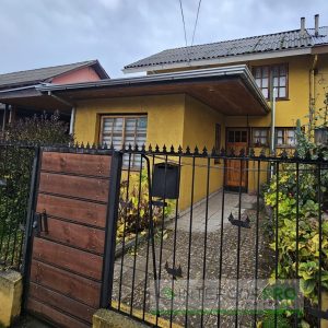 SE VENDE CASA EN CALLE CARMEN, CURICÓ.