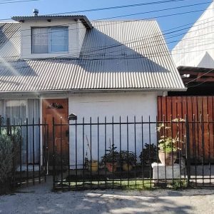 SE VENDE CASA EN SECTOR BOMBERO GARRIDO, CURICÓ.